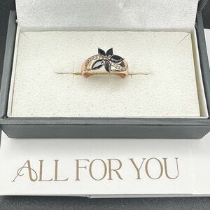 ✨ Add a touch of mystery and edge to your style! ✨